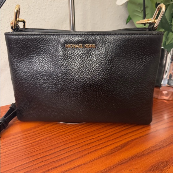 Michael Kors Trisha MD Triple Compartment Shoulder Crossbody Leather Bag Black - Picture 10 of 12